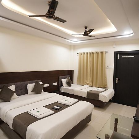 Hotel Dev Kripa 乌贾因 外观 照片