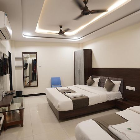 Hotel Dev Kripa 乌贾因 外观 照片