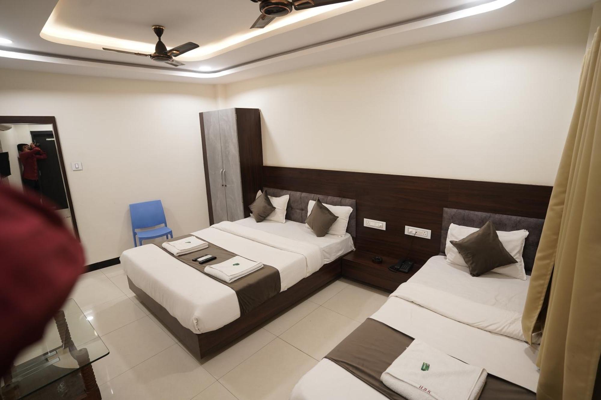 Hotel Dev Kripa 乌贾因 外观 照片