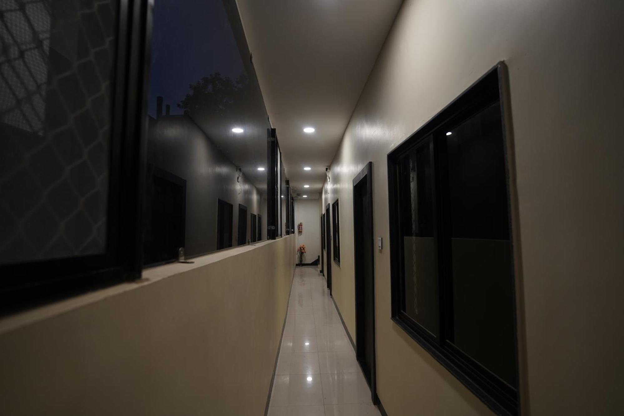 Hotel Dev Kripa 乌贾因 外观 照片