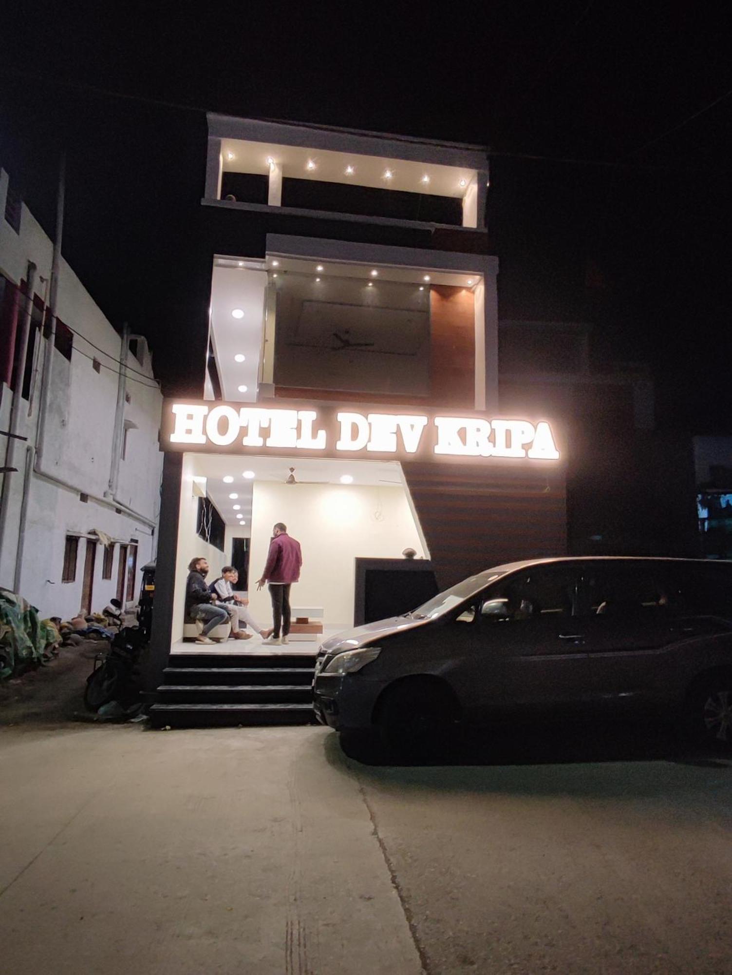 Hotel Dev Kripa 乌贾因 外观 照片