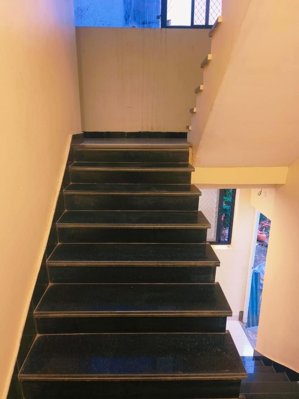 Hotel Dev Kripa 乌贾因 外观 照片